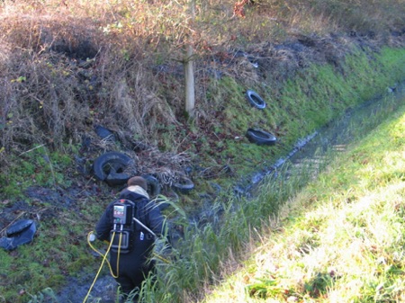 back-pack electrofishing.jpg